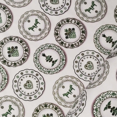 Bomuldsjersey - Grønne tallerkner med hvid baggrund